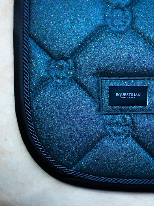 blue-meadow-dressage-saddle-pad-dressyrschabrak-dressurschabracke