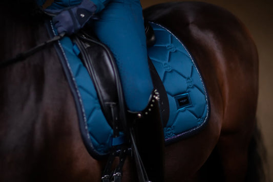 blue-meadow-dressage-saddle-pad-dressyrschabrak-dressurschabracke