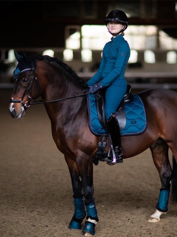 blue-meadow-dressage-saddle-pad-dressyrschabrak-dressurschabracke