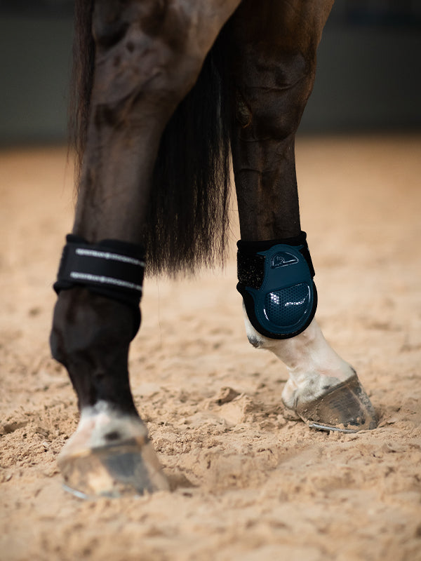 blue-meadow-fetlock-boots-bakskydd-heckschutz-kogelbeschermers-hov vue 2