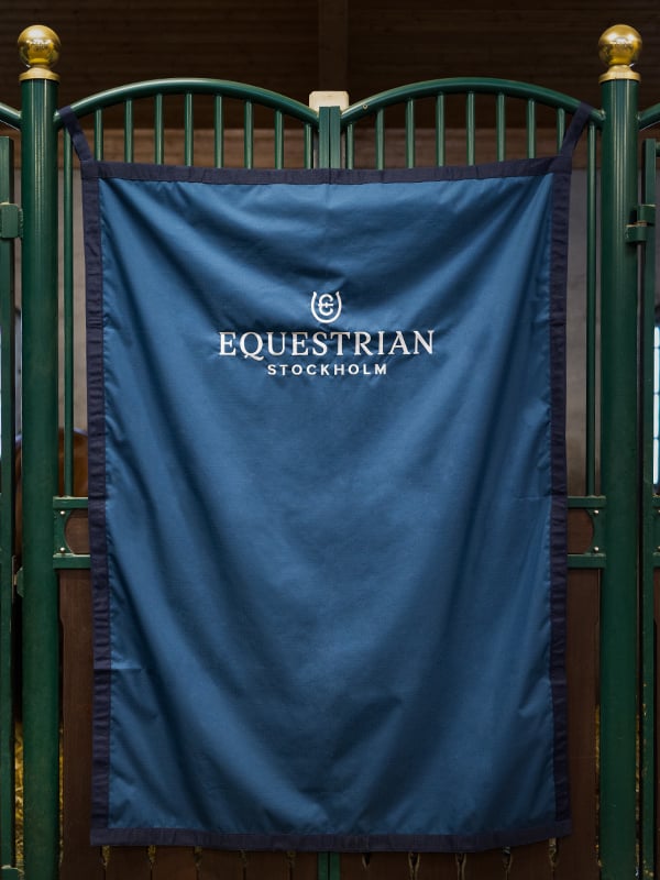 Stable Curtain Blue Meadow vue 2