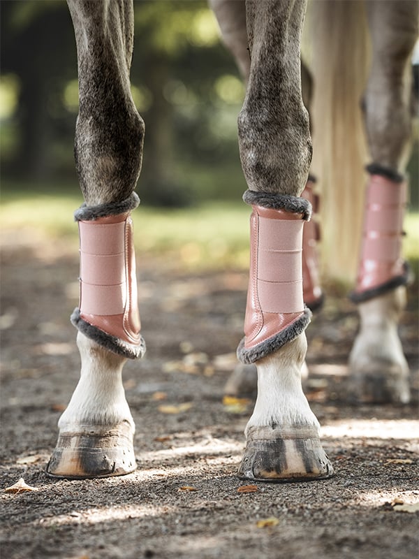 Brushing Boots Pink