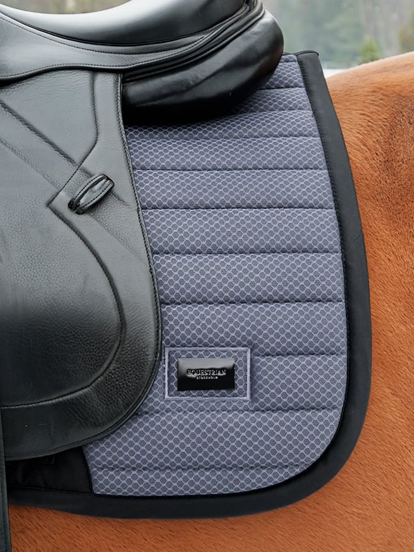 Dressage Saddle Pad Air Mesh Dark Arcus Cob vue 2