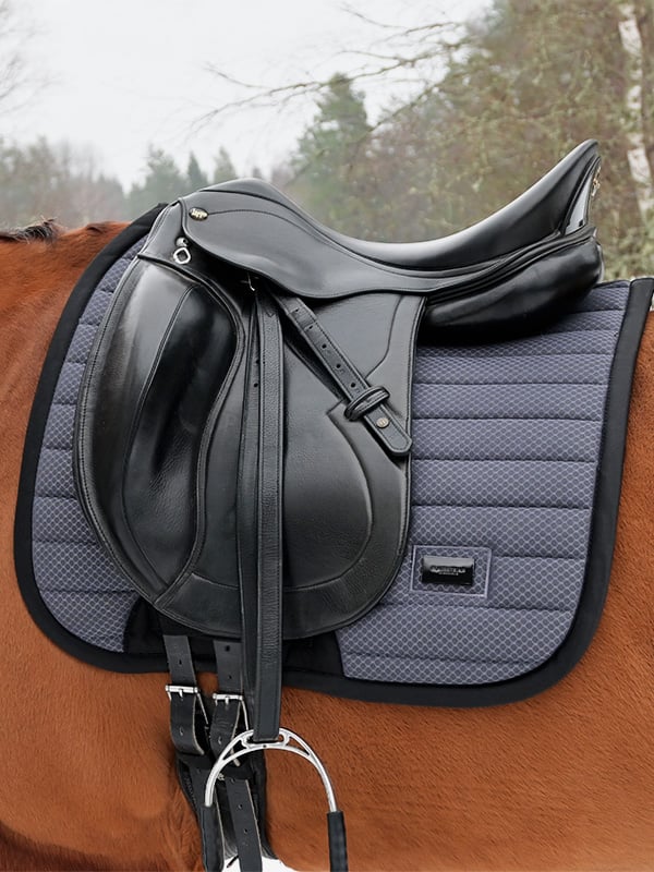 Dressage Saddle Pad Air Mesh Dark Arcus Cob vue 3