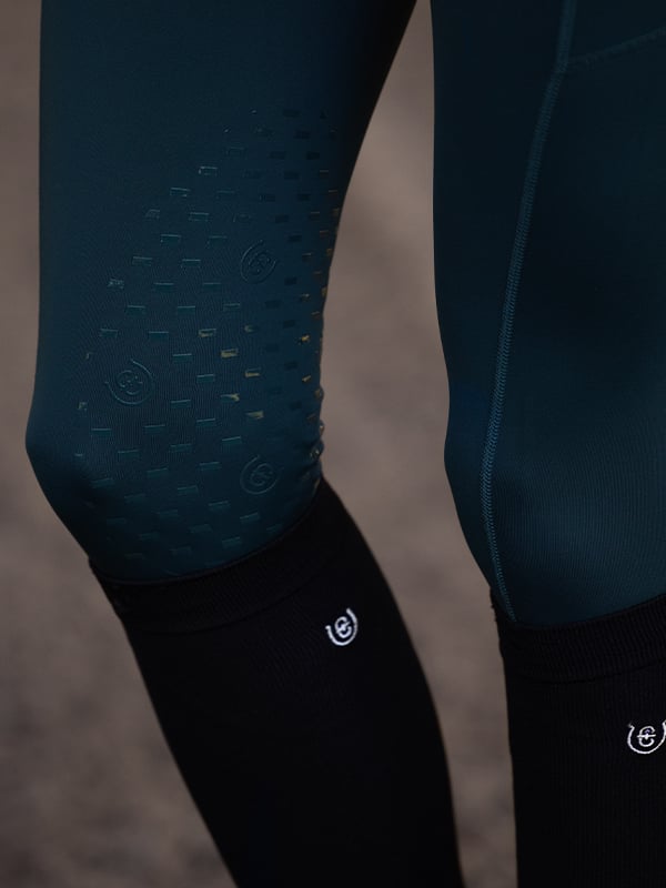 Riding Tights Jump Movement Dramatic Green vue 4