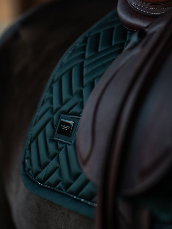 Jump Saddle pad Modern Dramatic Monday Full vue 3