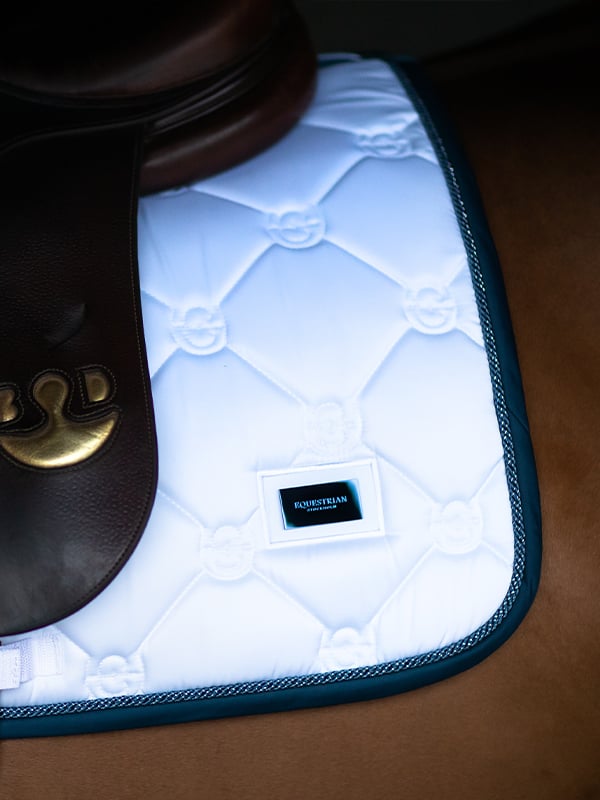 Jump Saddle Pad White Blue Meadow Full vue 2