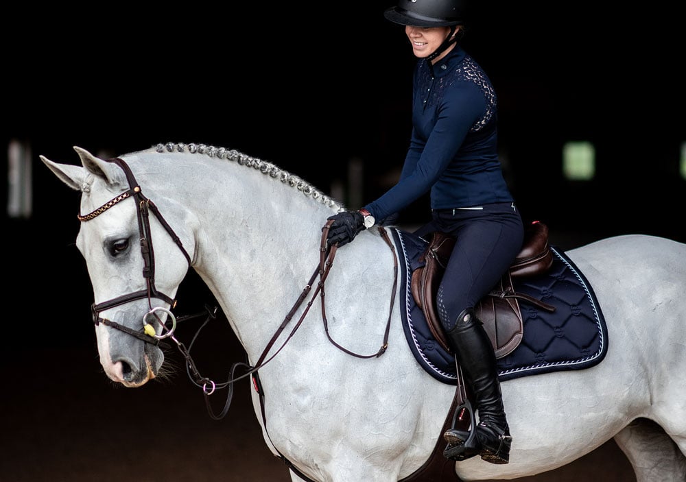 Rider and horse in Midnight Blue Jump Saddle Pad vue 3